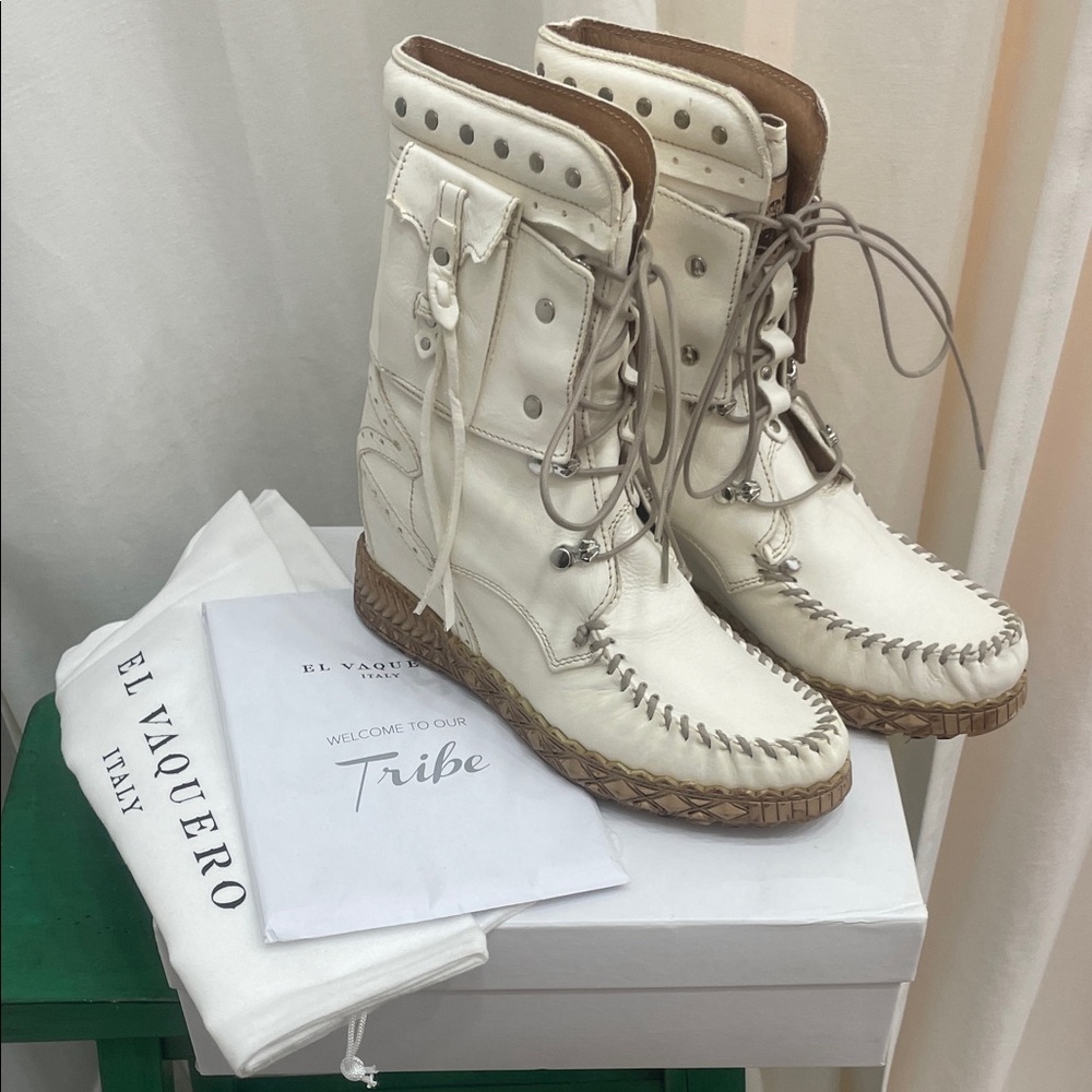El Vaquero White Lace-Up Boots